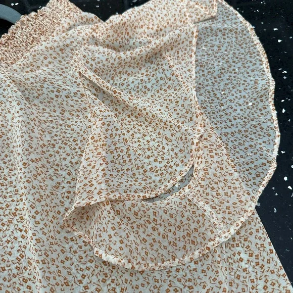 🧡🍑. Stunning HAYDEN LA women’s blouse. Size large. Never worn. - Picture 4 of 7